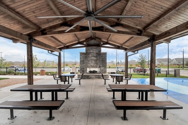 Photo - 10303 Rosemary