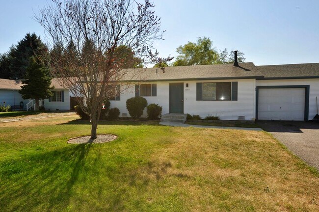 Photo - 3 bed 2 bath rancher duplex close to Hayden Lake