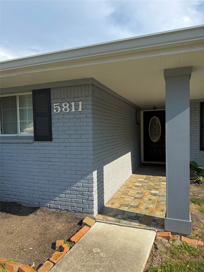 Photo - 5811 McKnight St