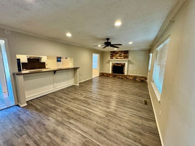Photo - 3 bed 2 bath house with garage
