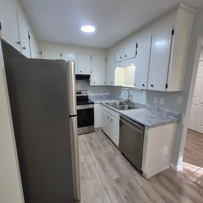 Photo - 195 Springdale Ct