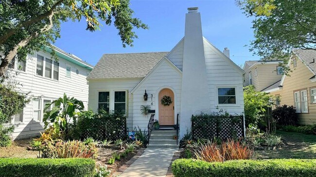 Photo - 316 18th Ave NE