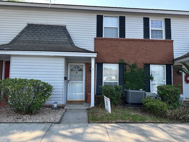 Photo - 11 Knollwood Cir