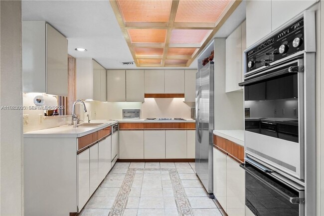 Building Photo - 11111 Biscayne Blvd