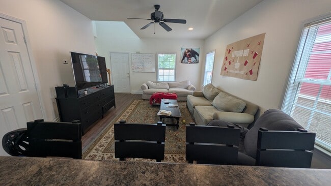 Photo - 157 Dennis Dr