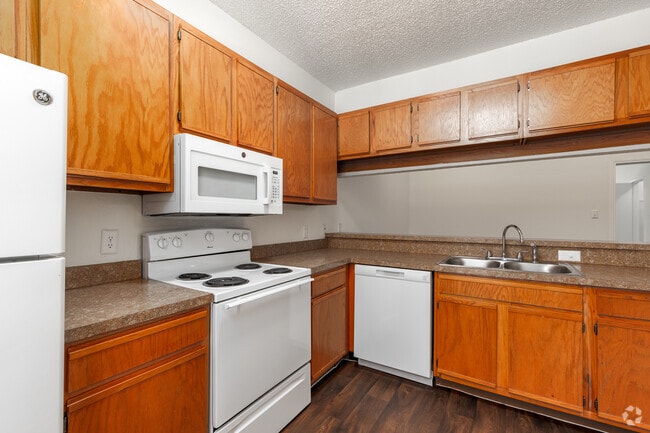2BR, 2BA - 1,136SF - Kitchen