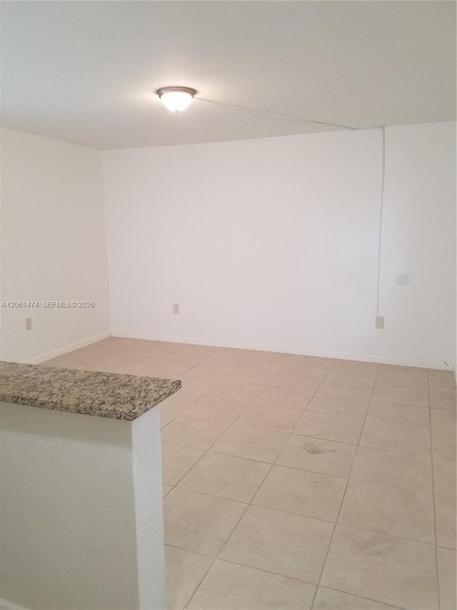 Building Photo - 4450 SW 67th Ave Unit Y