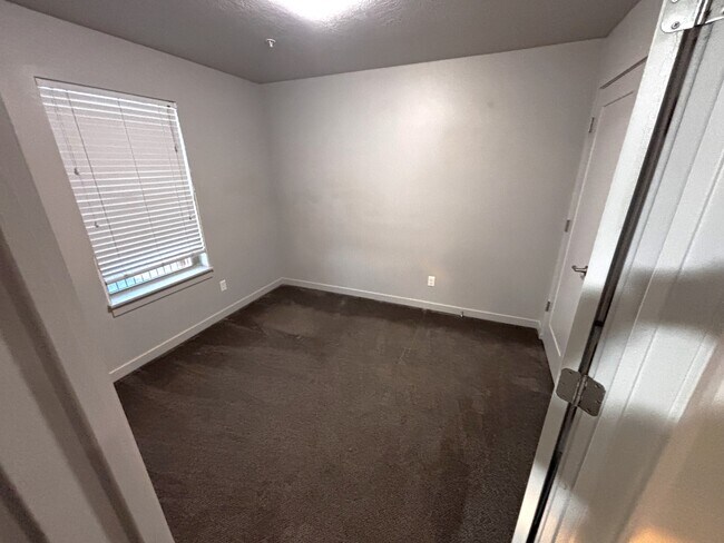 Photo - 1700 S Sandhill Rd