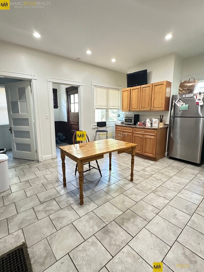 Building Photo - 23 Orkney Rd Unit 1 Rental