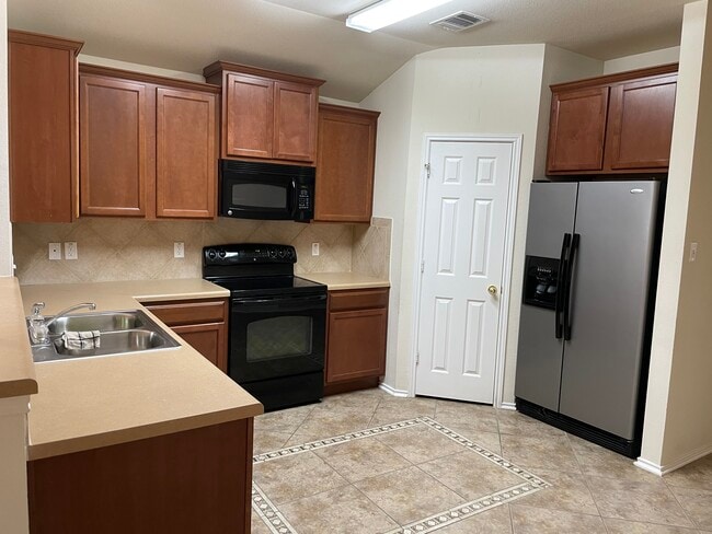 Kitchen - 4606 Lookout Mountain Ln