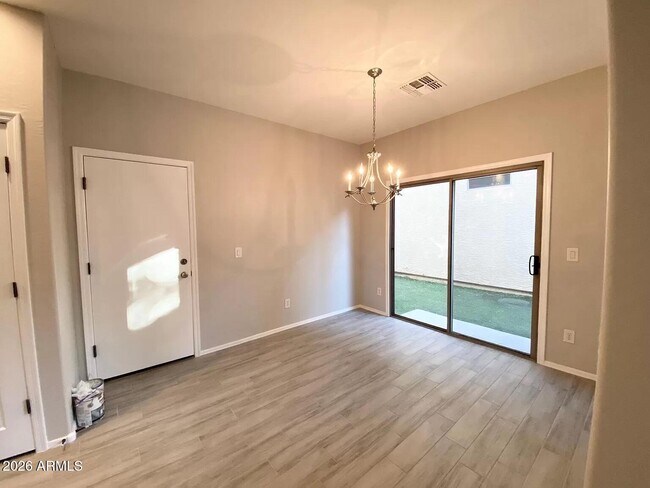 Photo - 1677 E Elgin St