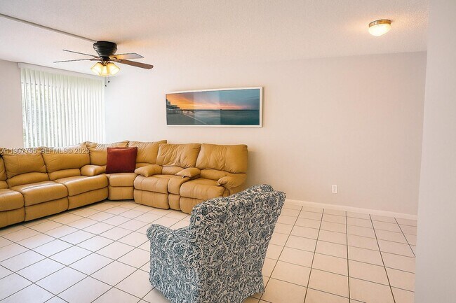 Photo - 200 172nd St Unit 201