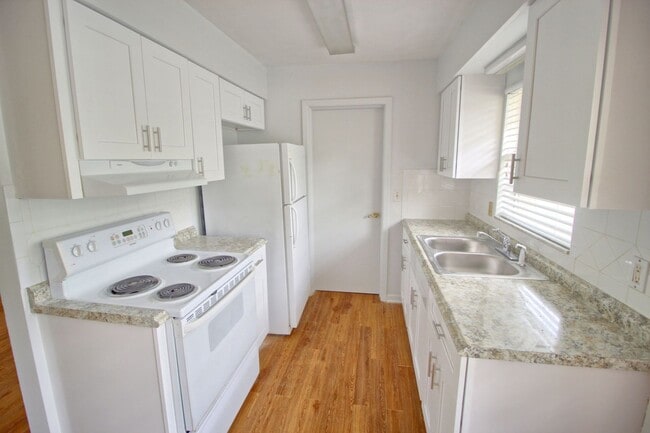 Photo - 205 E Esther St