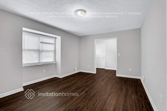 Photo - 475 Chartley Trail