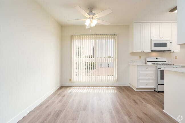 2BR, 1BA - 900SF - Dining Room