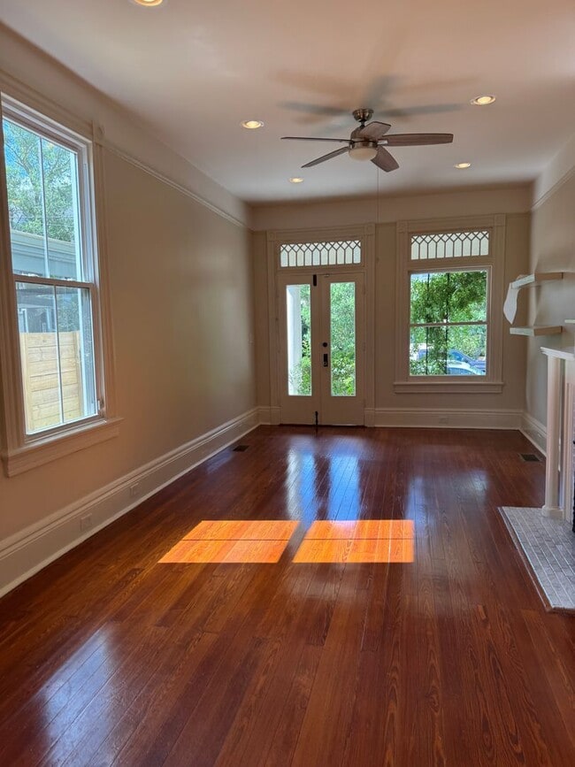 Photo - Gorgeous Two Story 3BD/2.5BA w/ Private Fenced in Backyard Unit 5330 Dryades St