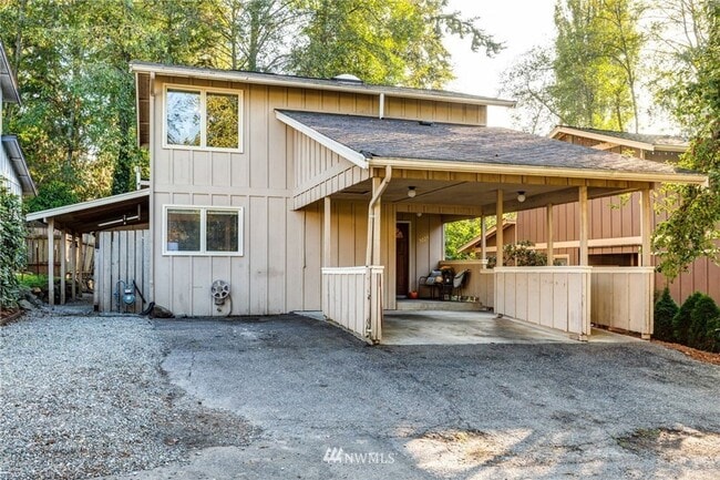 Building Photo - 4 Bed, 2 Bath Home - Easy Access to I-5 and WWU