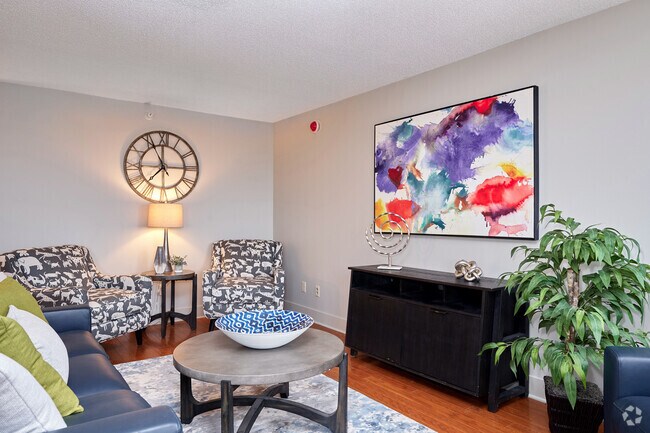 1 BR, 1 BA - 871 SF LIVING ROOM