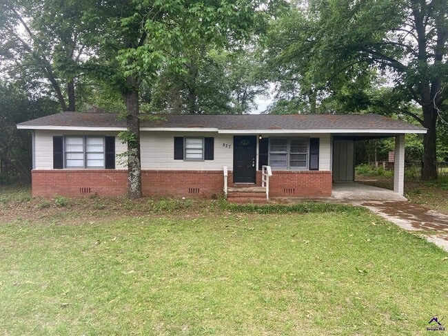 Building Photo - 827 Oak Ridge Dr