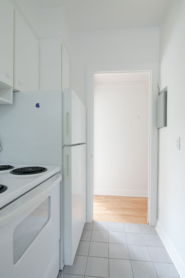 Photo - 10 Av. Rosemount Unit 110