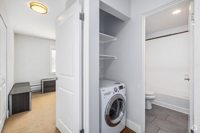 1BR, 1BA - 690SF - Laundry
