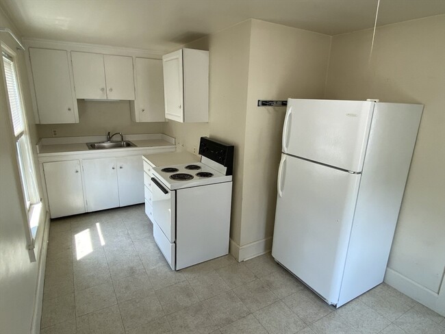 Building Photo - 114 King St