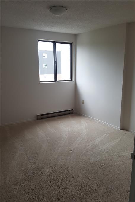 Photo - 699 Talbot St