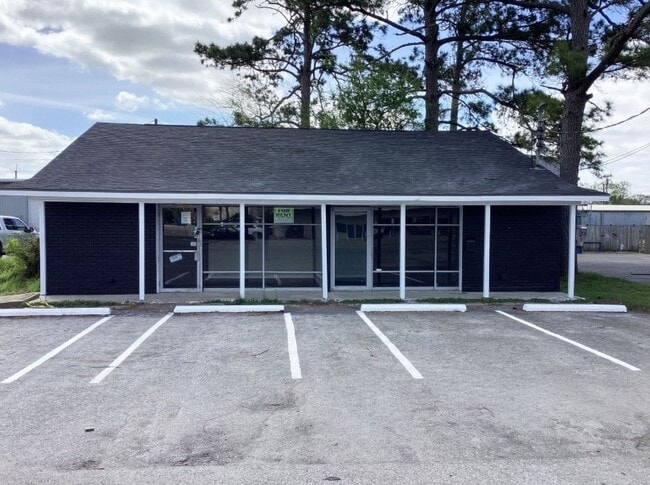 Photo - 1010 1st St E