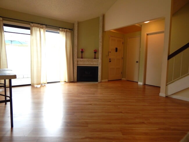 Habitación familiar - 584 W Huntington Dr