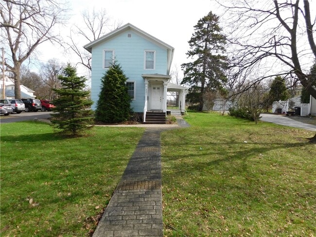 Building Photo - 321 N Main St