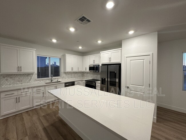 Photo - 16176 Adler St