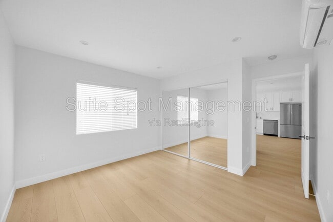 1605 Vuelta Grande Ave