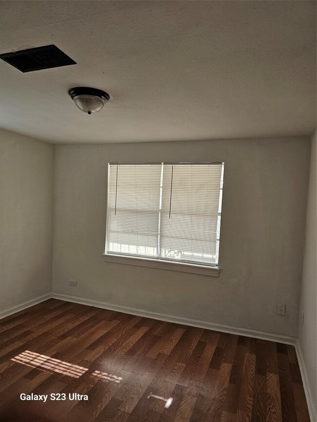 Building Photo - 7914 Lockwood Dr