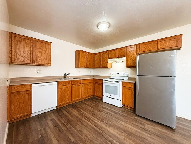 Photo - "Spacious 4-Bedroom Townhouse in Prime Phoenix Location – Quiet and Move-in ready!" Unidad 2