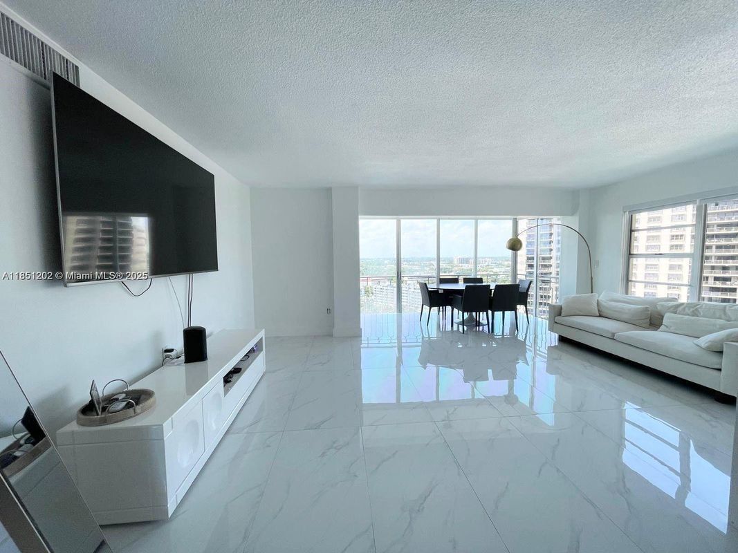 Photo - 11111 Biscayne Blvd