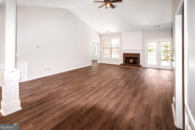 Photo - 258 Brookcliff Dr NE