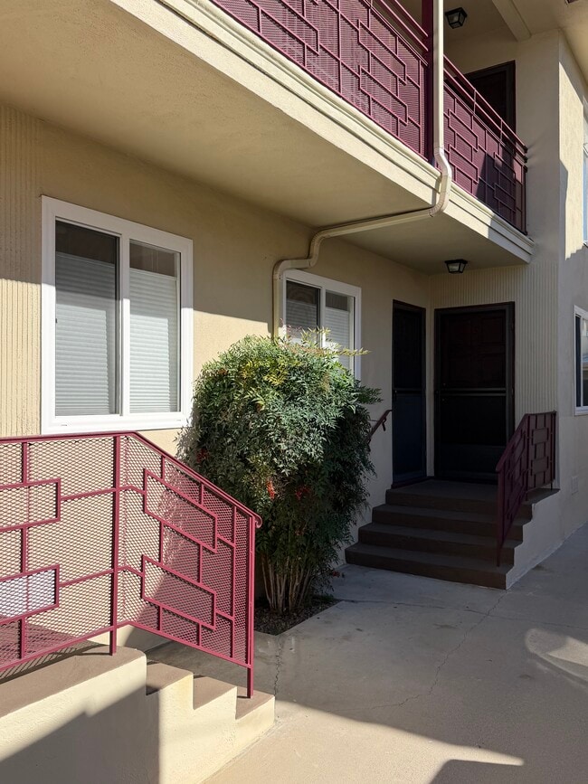 Photo - 852 N Cherokee Ave