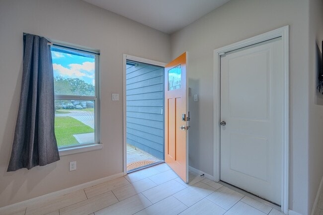 Photo - 110 Turner St
