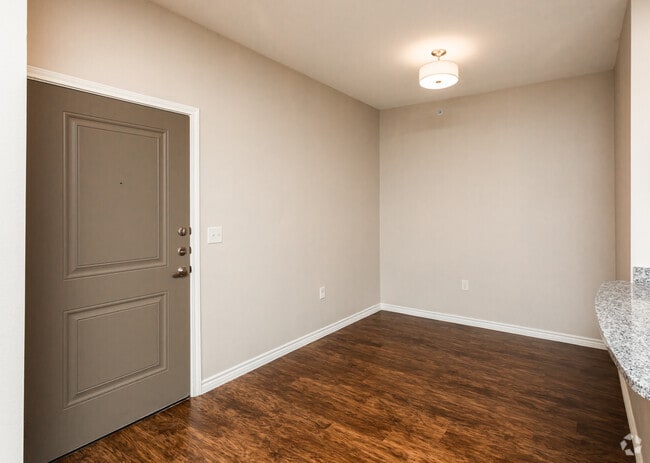 1BR, 1BA - 738SF Dining Area