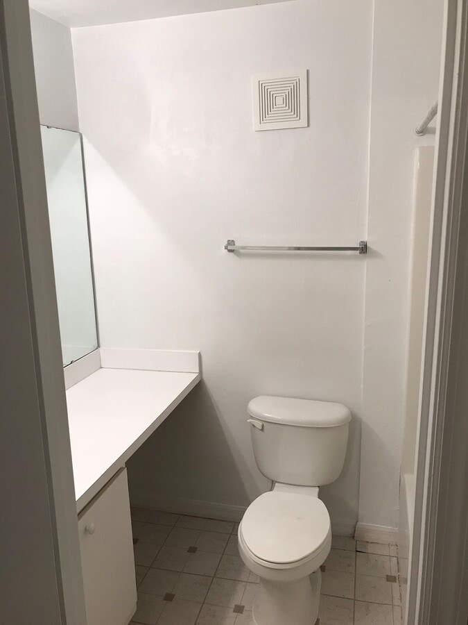 Photo - 4000 SW 23rd St Unit Bedroom 2 - 2