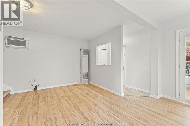 Photo - 1374 Pelissier St