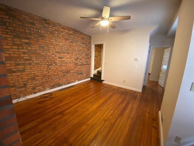 Photo - 884-886-886 Hunter Ave Unit 886