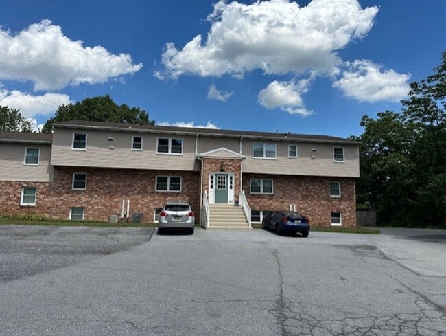 Building Photo - 8059 Somerset St Unit H