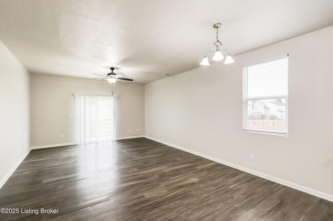 Photo - 6041 Edgemont Way