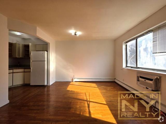 Building Photo - 1 bedroom in FLUSHING NY 11354 Unit 4R Rental