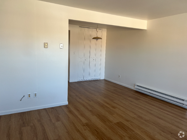 Building Photo - 7000 Kennedy Ave Unit 10 Rental
