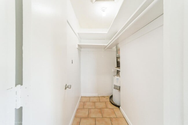 Photo - Spacious 1 bed 1 bath unit in Victoria Park!