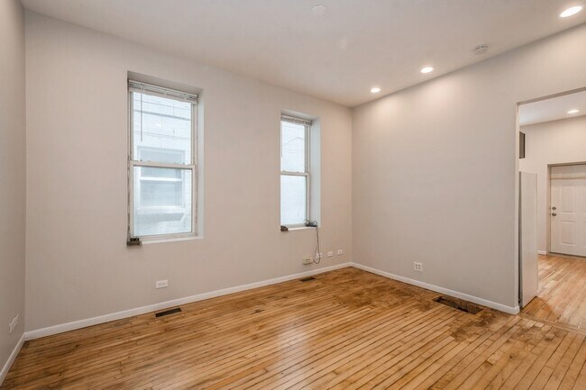 Photo - 2025 W Superior St Unit 2R