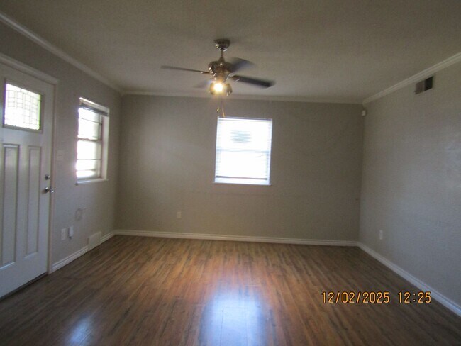 Photo - Very nice spacious home located in the Heinz area!