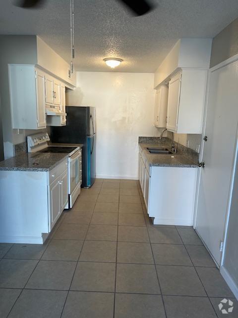 Building Photo - 4440 E Dakota Ave Rental
